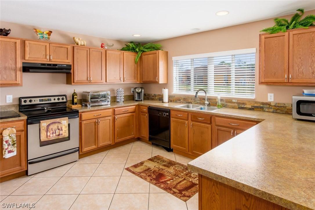 1908 NW 16th Ter., Cape Coral, FL 33993