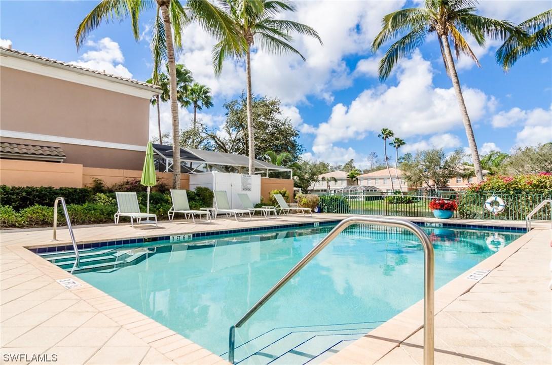 5649 Cove Cir. #54, Naples, FL 34119