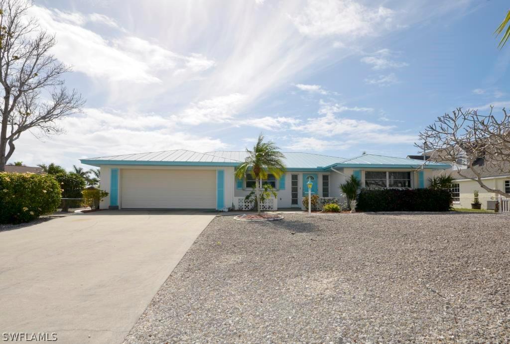 2277 Sapodilla Ln., St James City, FL 33956