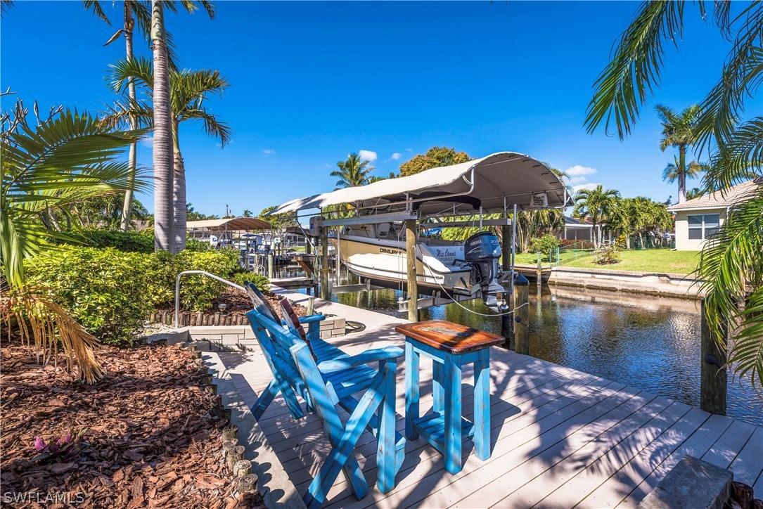 385 Parkway Ct., Fort Myers, FL 33919