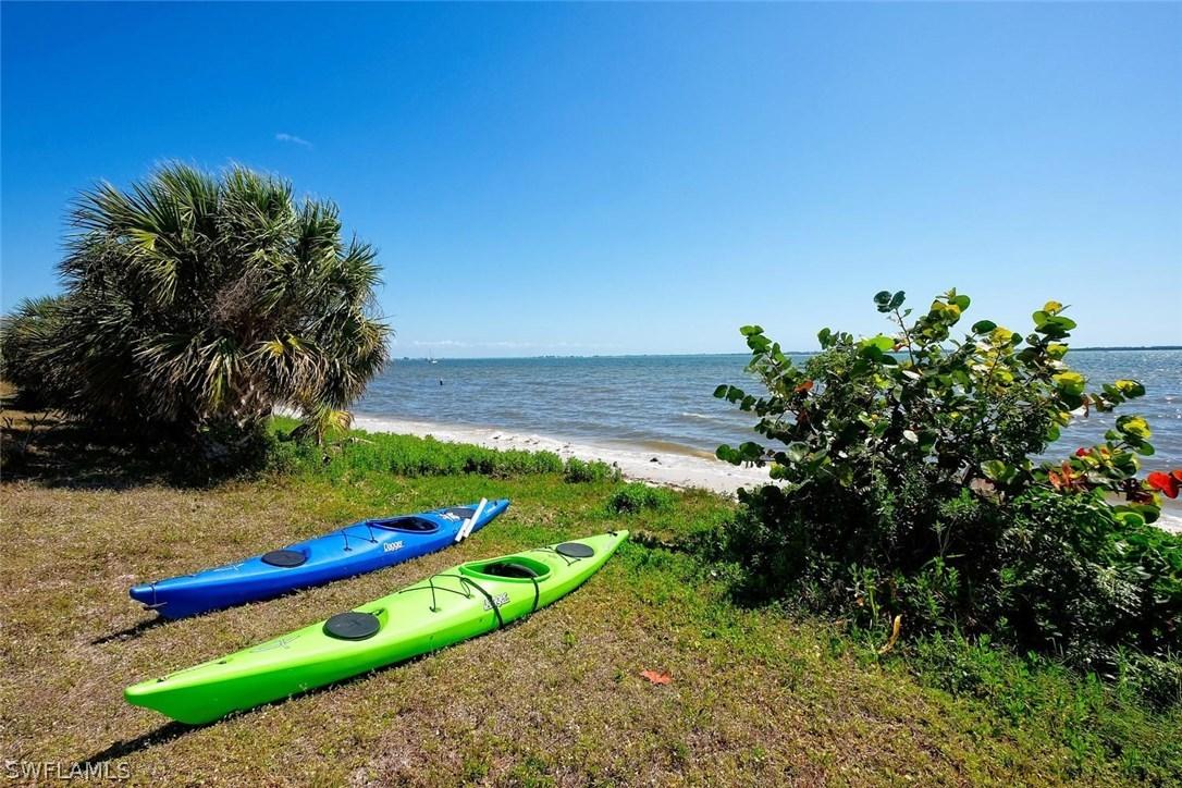 2192 Macadamia Ln., St. James City, FL 33956