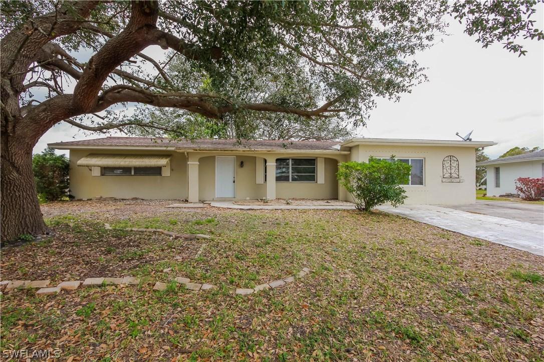 211 Punta Alta Ct., Lehigh Acres, FL 33936