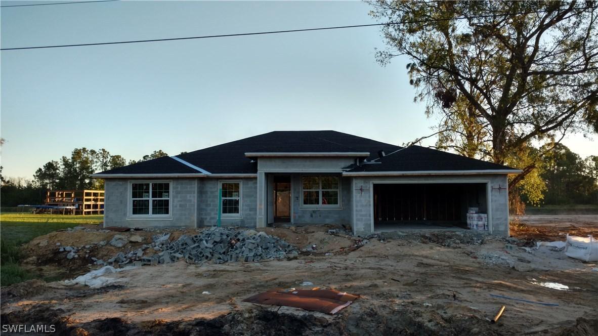 823 Calvert Ave., Lehigh Acres, FL 33971