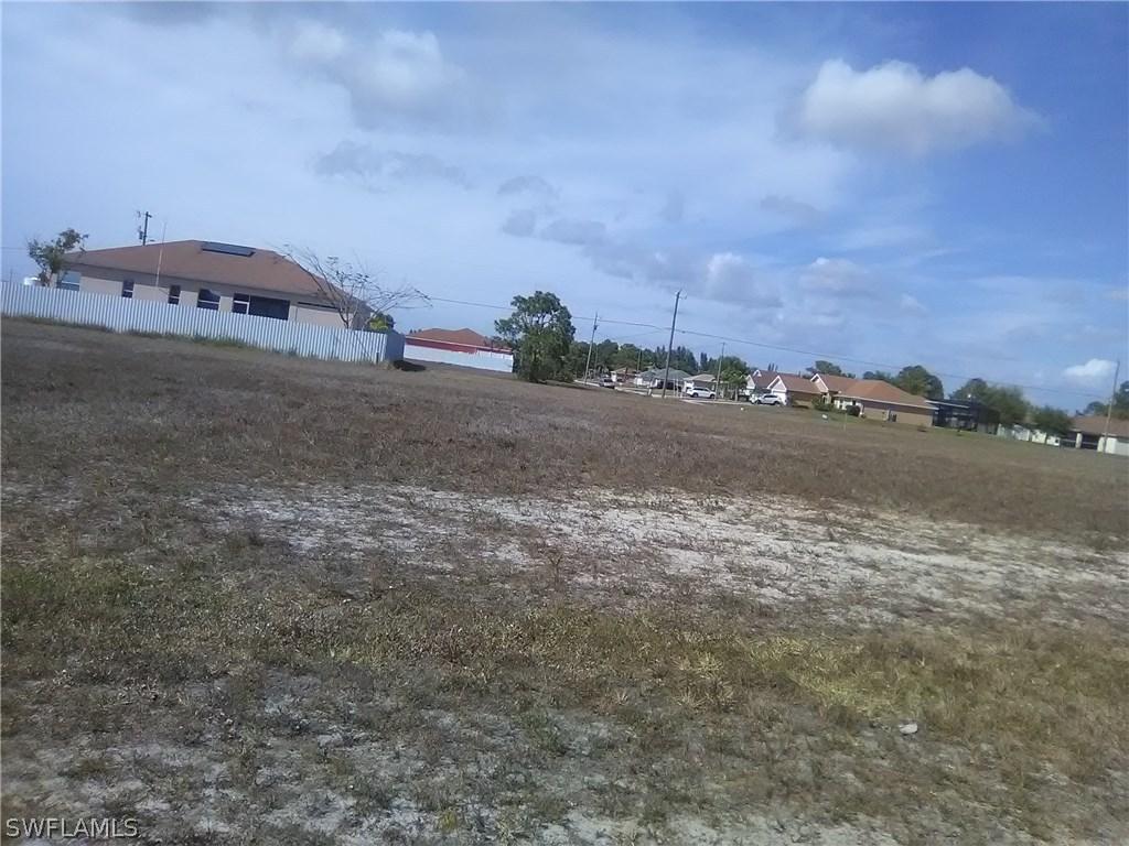 2207 NW 10th Ter., Cape Coral, FL 33993