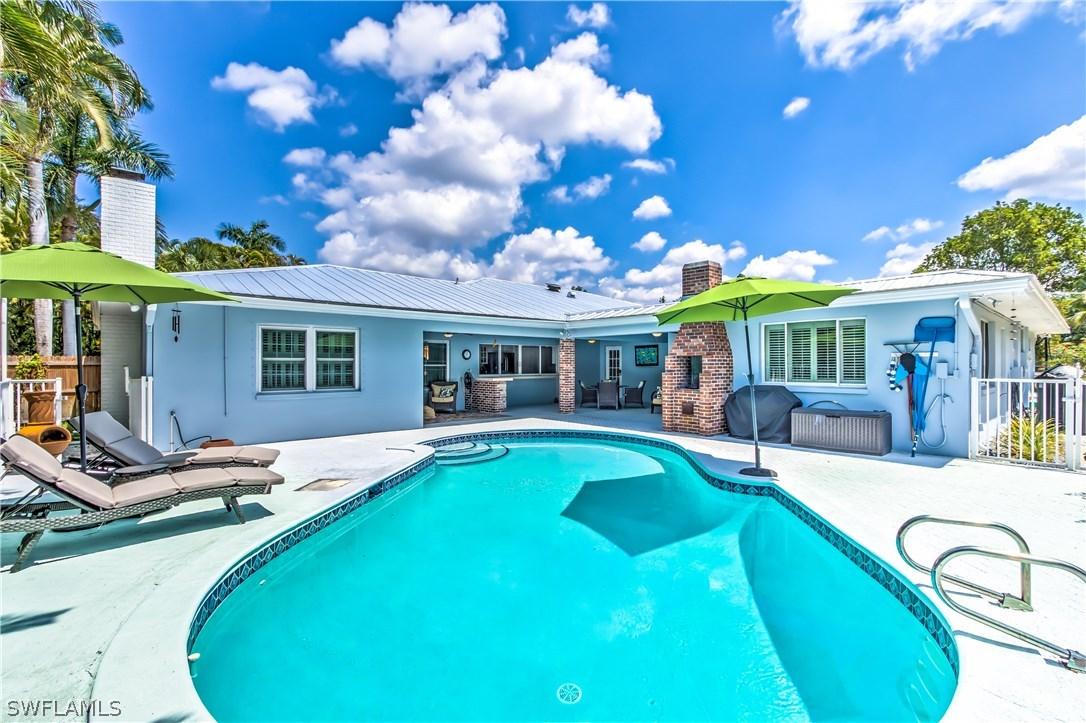8521 Yorkshire Ln., Fort Myers, FL 33919