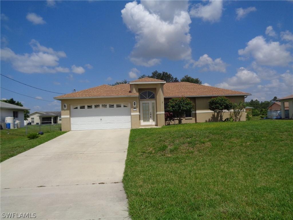 912 Apple Ave., Lehigh Acres, FL 33971