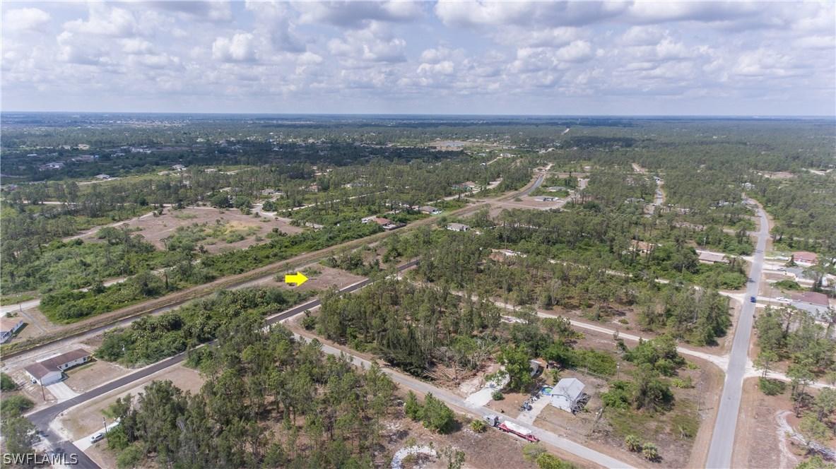 548 Redwood Ave., Lehigh Acres, FL 33974