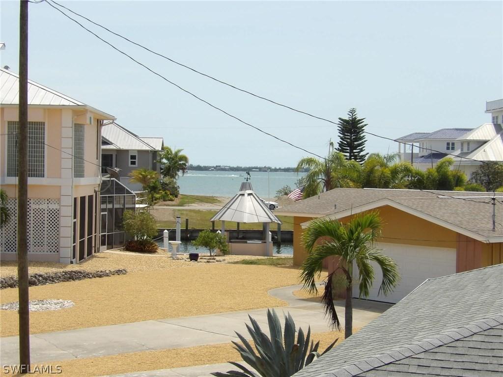 2293 Carambola Ln., St. James City, FL 33956