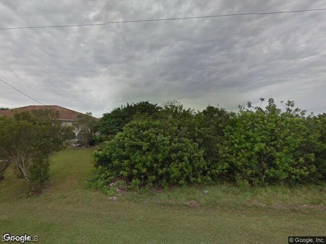 422 Pinafore Ave., Lehigh Acres, FL 33974