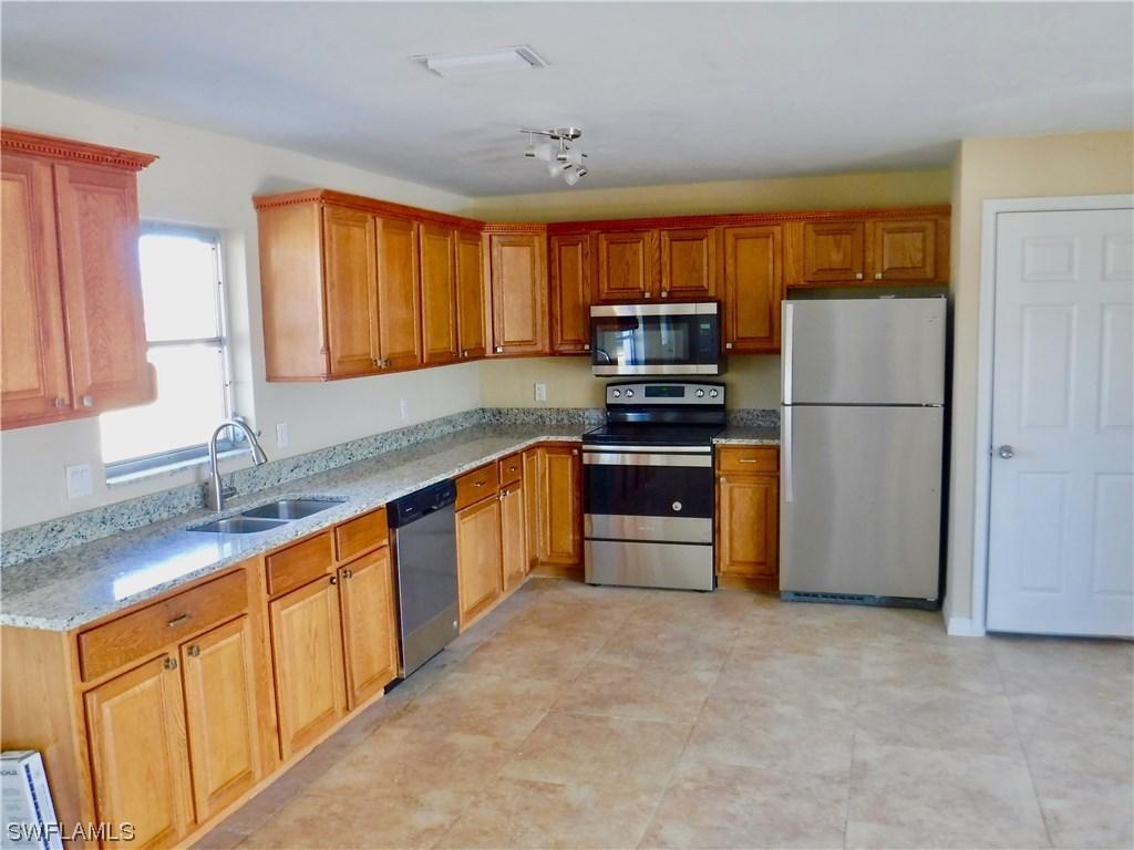 106 Oleander Rd., Lehigh Acres, FL 33936