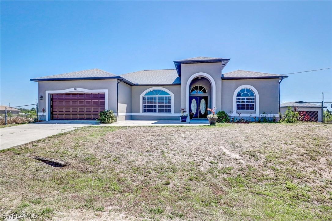 725 Castlestone Ave., Lehigh Acres, FL 33974