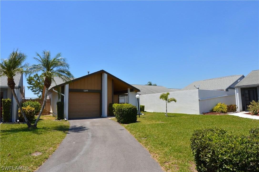 9721 Maplecrest Cir., Lehigh Acres, FL 33936