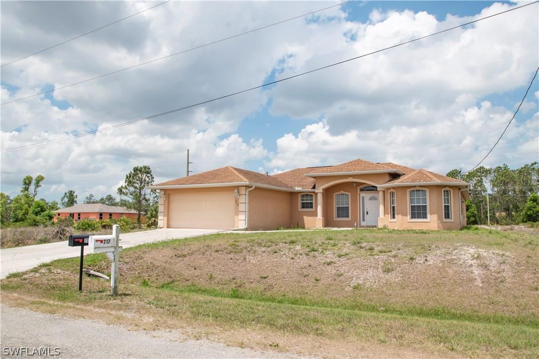 718 Castlestone Ave., Lehigh Acres, FL 33974