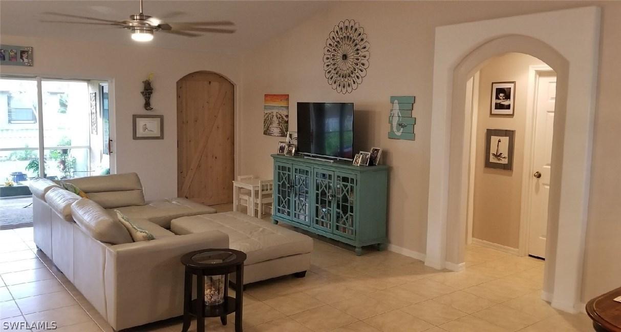 407 SE 13th Ter., Cape Coral, FL 33990