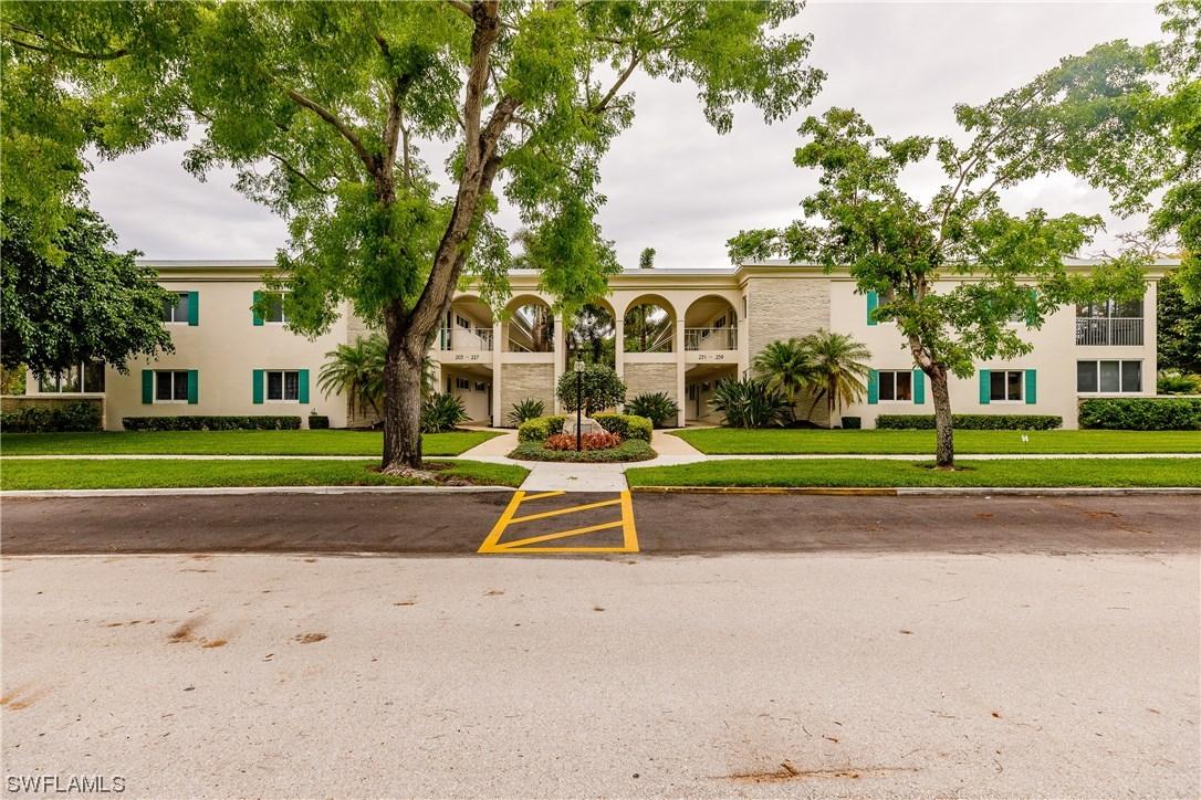 247 3rd Ave., Naples, FL 34102