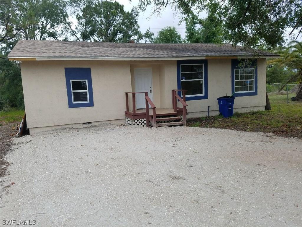 957 Pilgrim St., Lehigh Acres, FL 33974