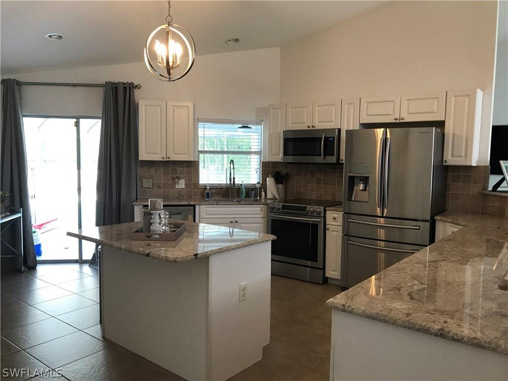 711 SE 9th Pl., Cape Coral, FL 33990