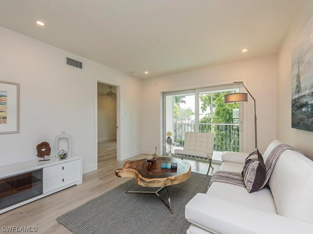 333 4th Ave. #306, Naples, FL 34102