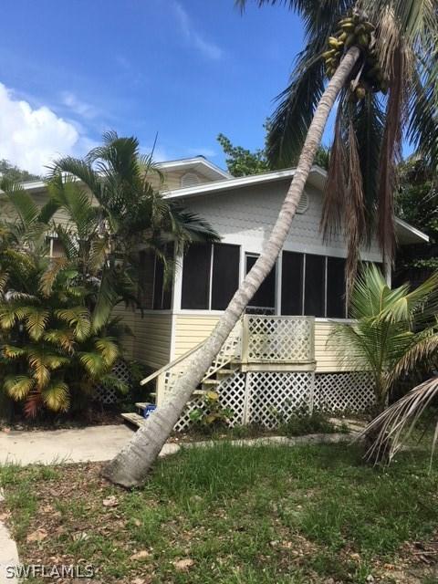 112 Lovers Ln., Fort Myers Beach, FL 33931