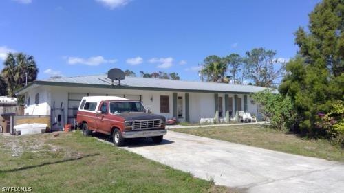 429 Hamilton Ave., Lehigh Acres, FL 33972