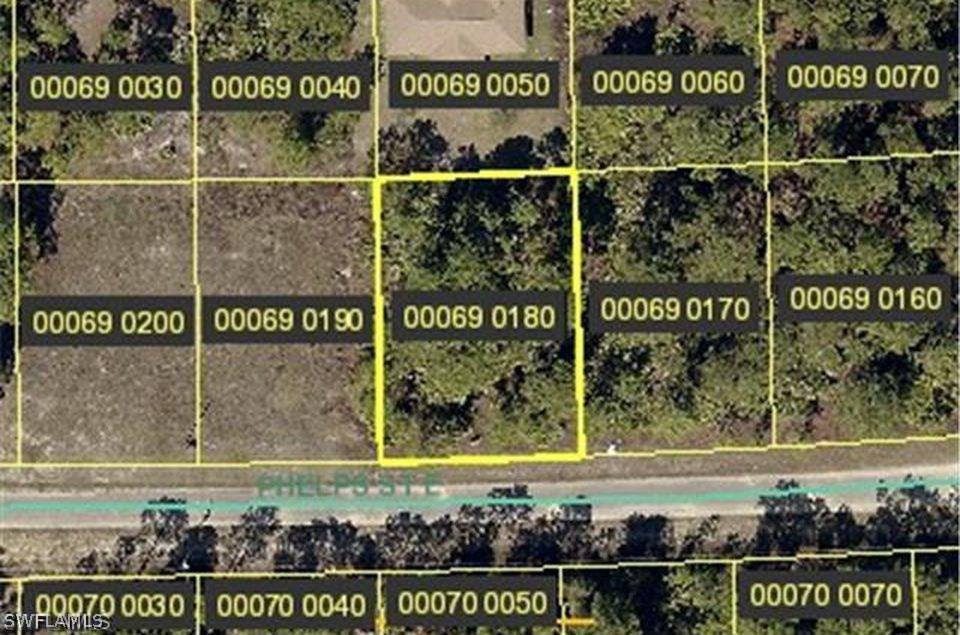 715 Phelps St., Lehigh Acres, FL 33974