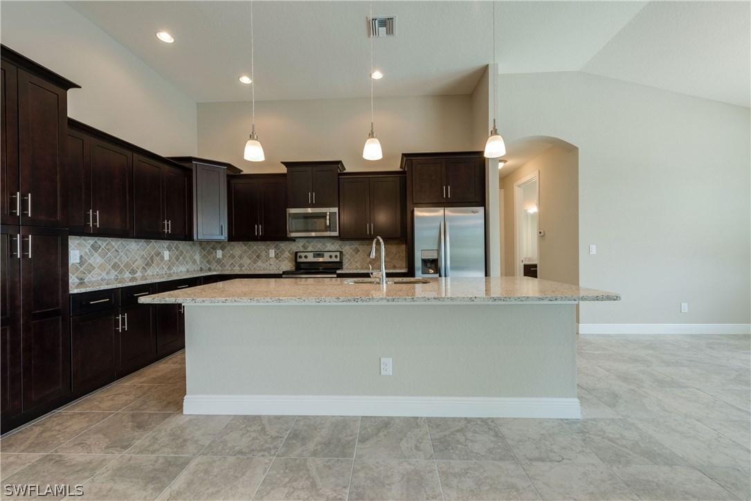 2527 SW 52nd Ter., Cape Coral, FL 33914