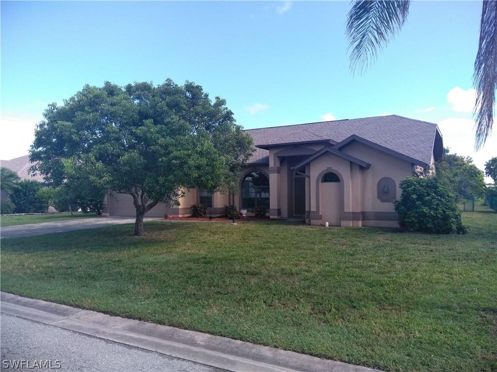 1537 Crestwood Cir., Lehigh Acres, FL 33936