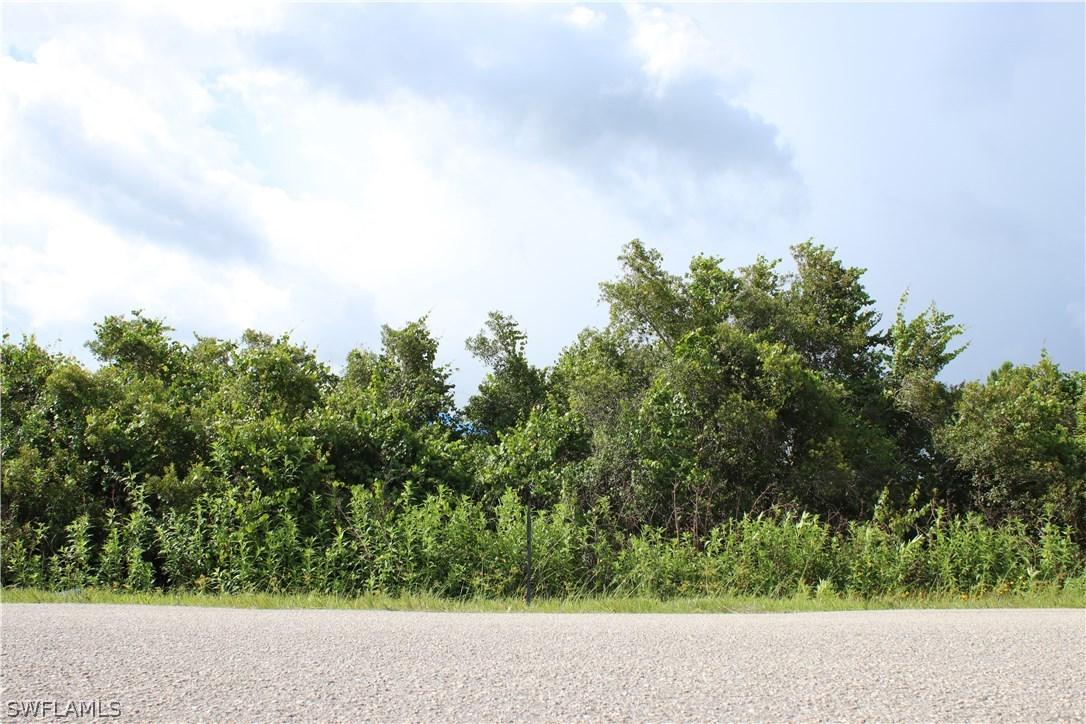 547 Manhattan St., Lehigh Acres, FL 33974