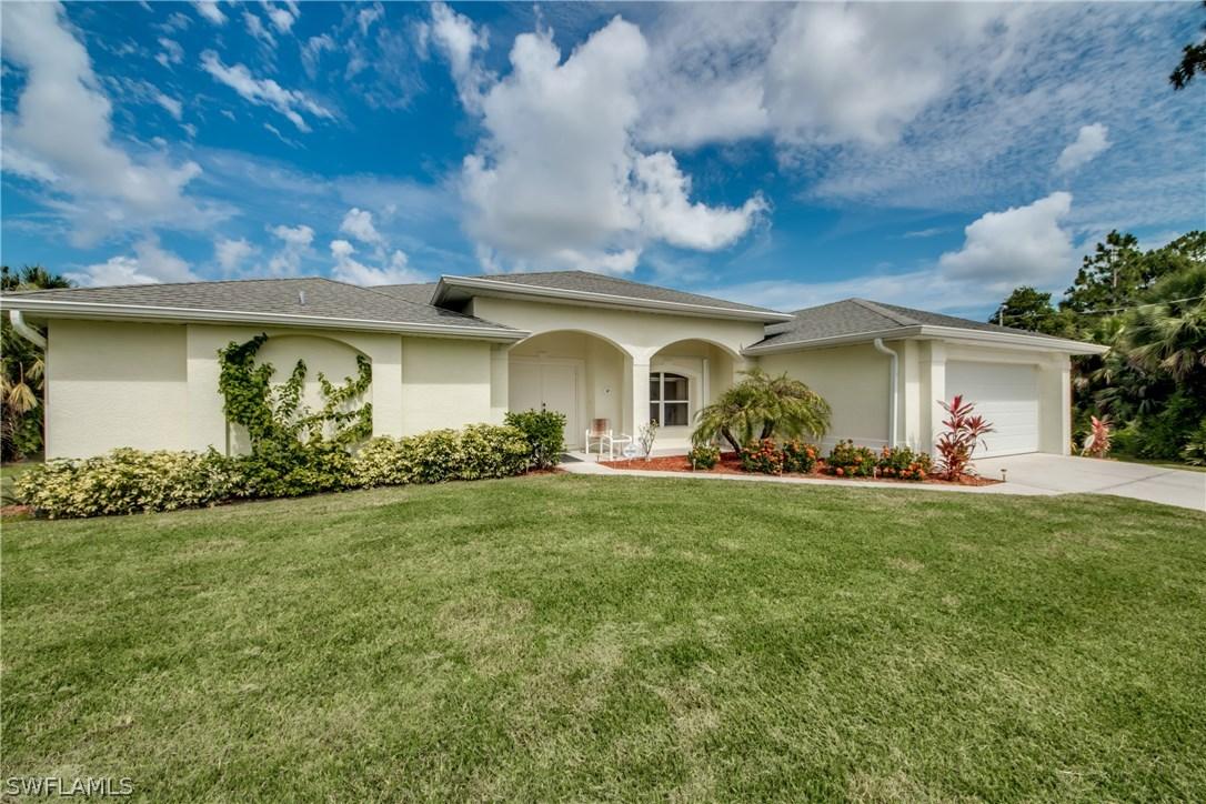 807 Thompson Ave., Lehigh Acres, FL 33972