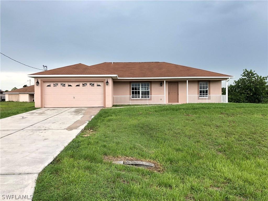223 Patio Cir., Lehigh Acres, FL 33974