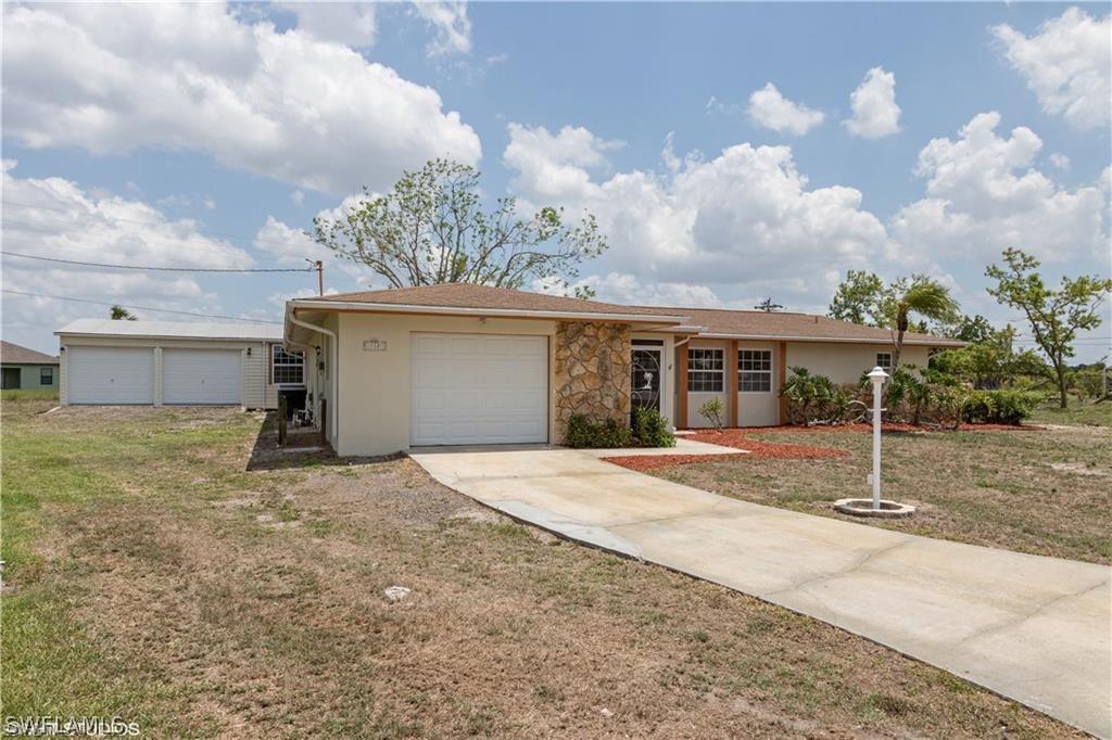 117 Waterview Ave., Lehigh Acres, FL 33936