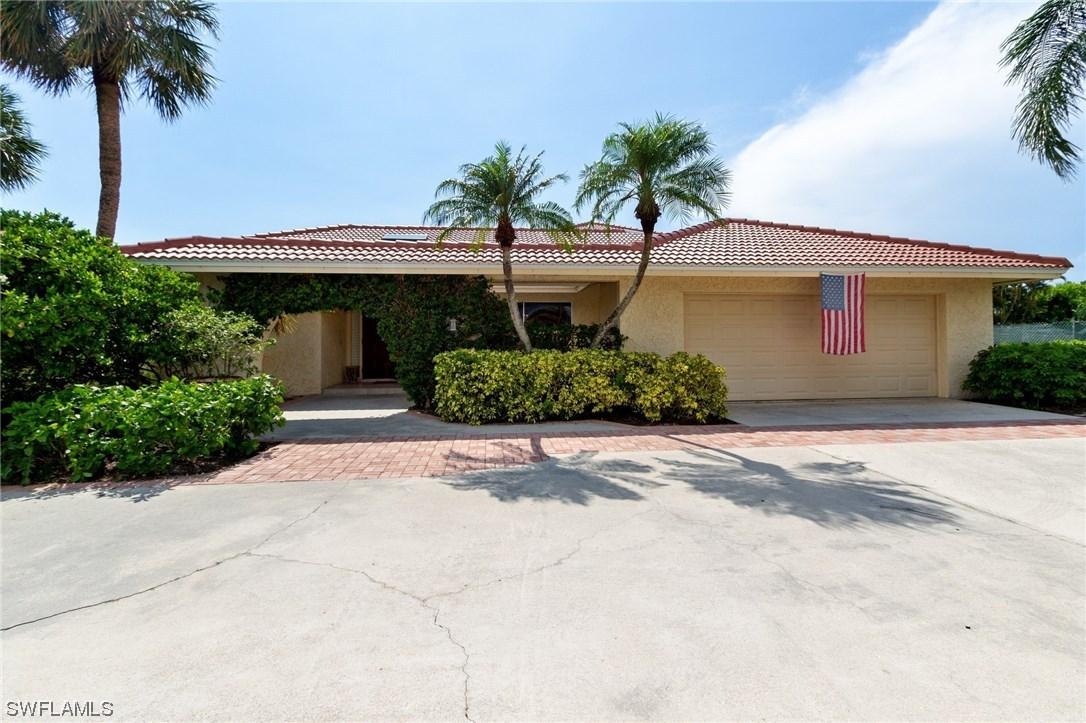 4611 Crayton Rd., Naples, FL 34103