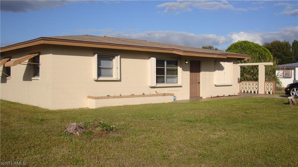 903 Grant Ln., Lehigh Acres, FL 33936