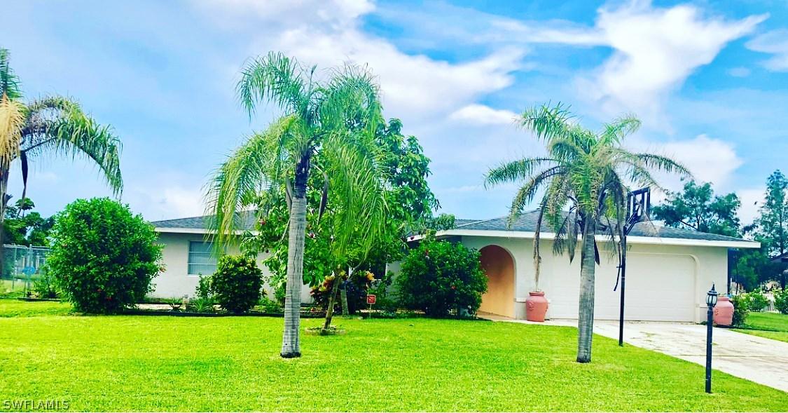 517 Parkside St., Lehigh Acres, FL 33936