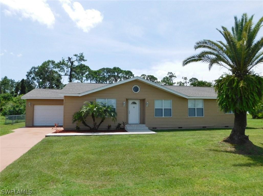 323 Greenwood Ave., Lehigh Acres, FL 33936