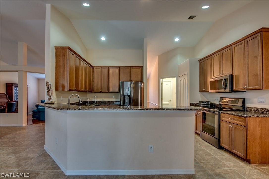 2115 SW 52nd Ln., Cape Coral, FL 33914