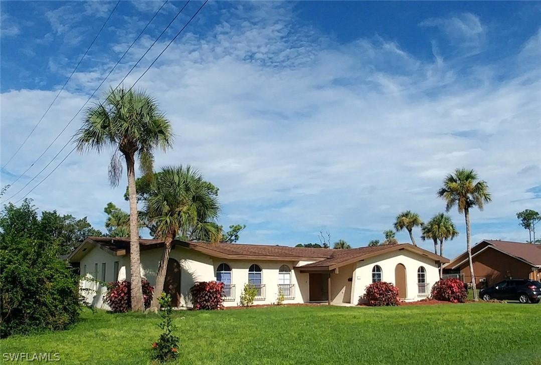 117 Lake Ave., Lehigh Acres, FL 33936
