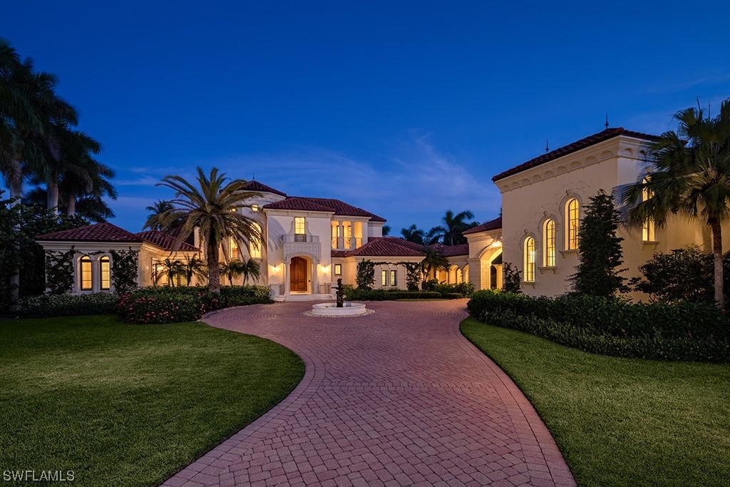 3292 Green Dolphin Ln., Naples, FL 34102