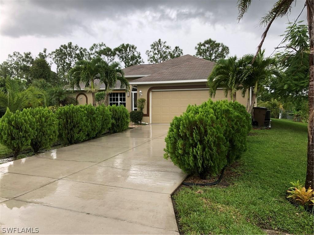 704 Manhattan St., Lehigh Acres, FL 33974