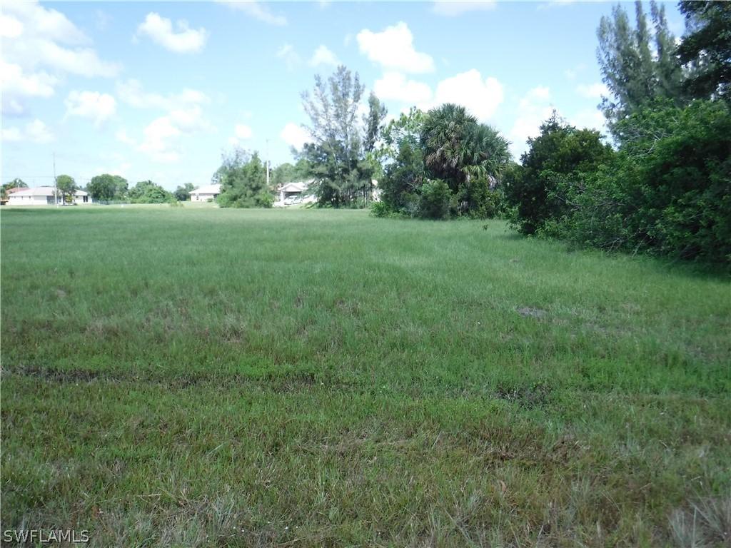 352 SW 24th Pl., Cape Coral, FL 33991