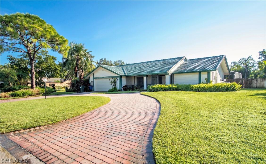 5702 Basswood Ct., Fort Myers, FL 33919