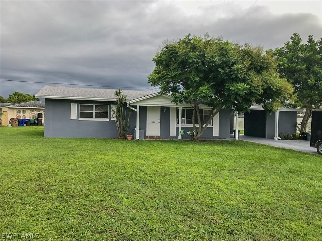 323 Grovewood Ave., Lehigh Acres, FL 33936
