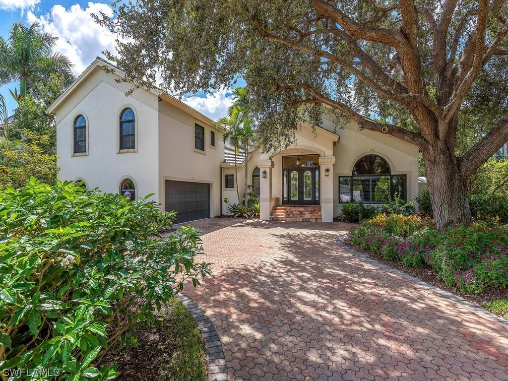 446 Rudder Rd., Naples, FL 34102