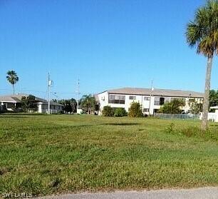 3906 SE 11 Ave., Cape Coral, FL 33904