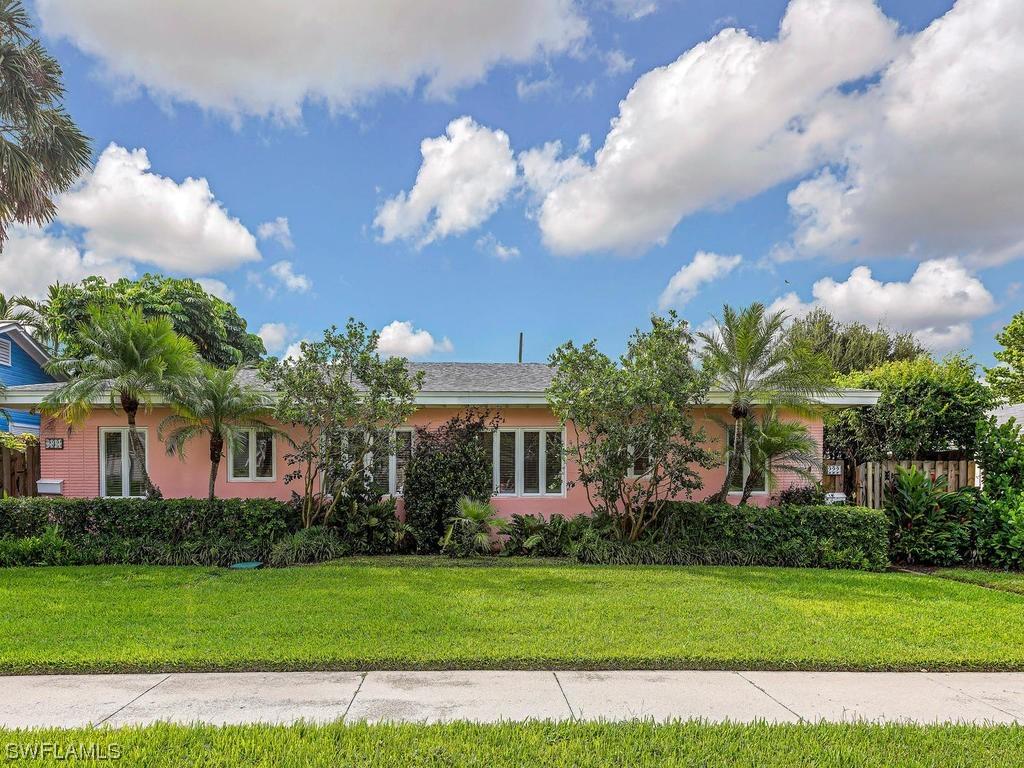 222 7th Ave. #3, Naples, FL 34102
