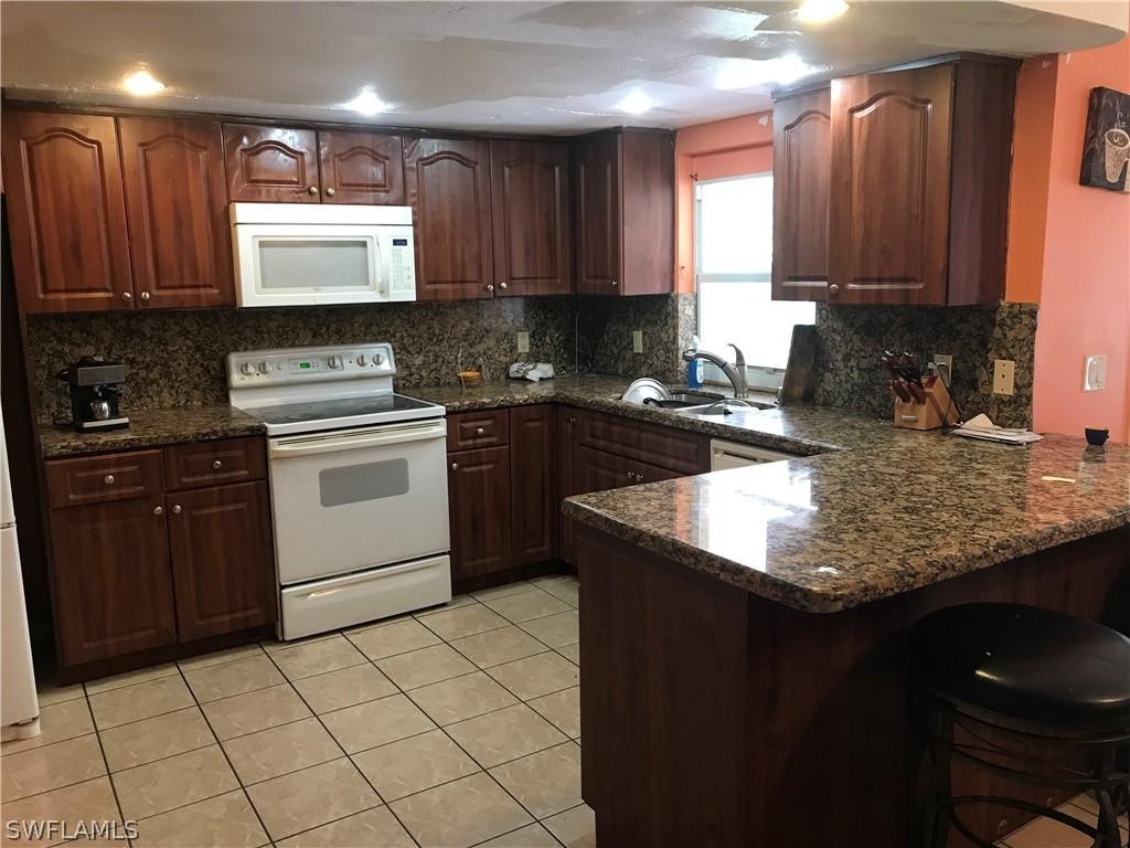 3752 SW Santa Barbara Pl., Cape Coral, FL 33914