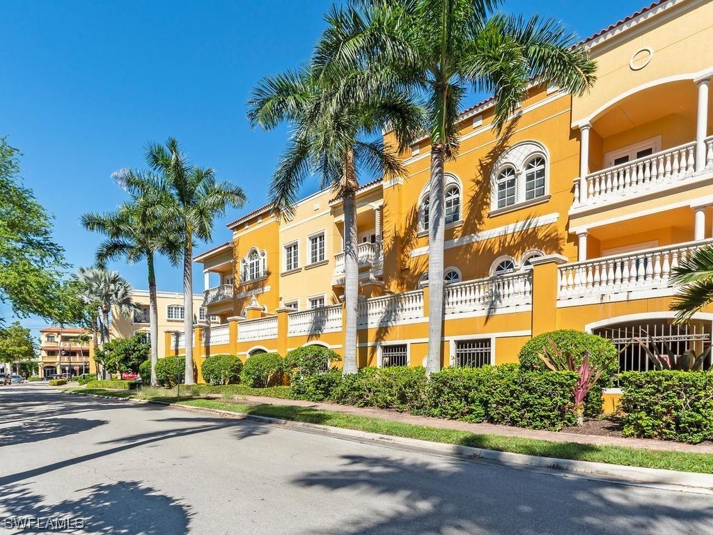 627 6th Ave. #B-302, Naples, FL 34102