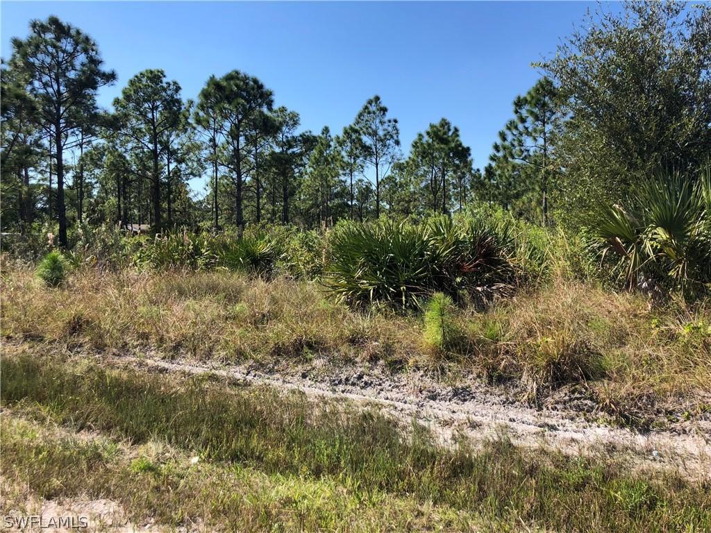 821 Dixie Ave., Lehigh Acres, FL 33972