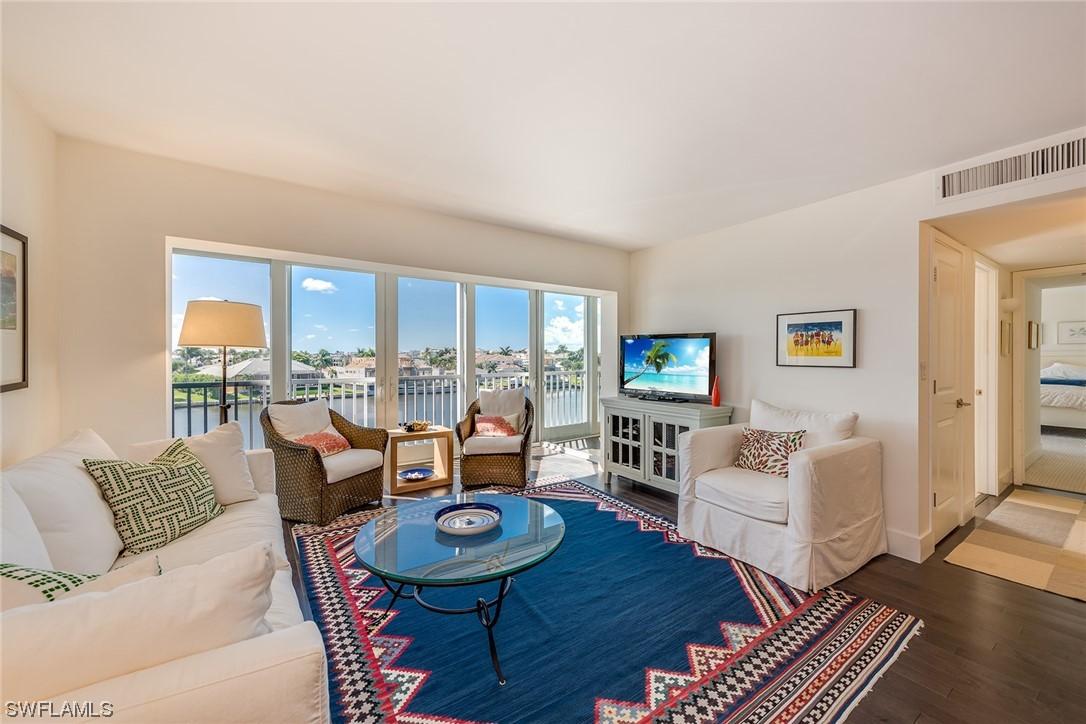300 Park Shore Dr. #4E, Naples, FL 34103