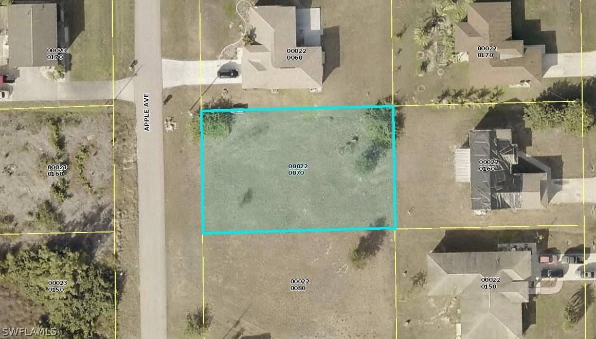 908 Apple Ave., Lehigh Acres, FL 33971